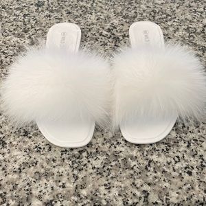 White fur sandal